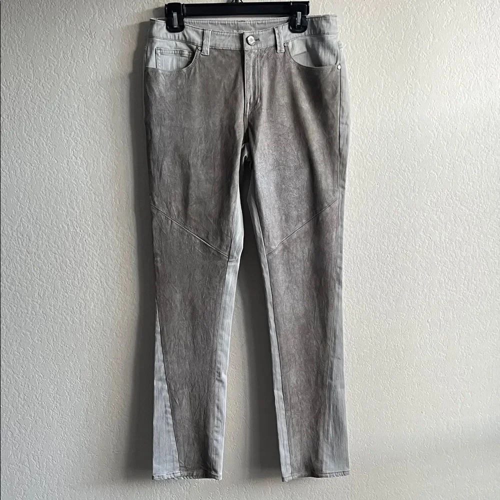Like New! Elie Tahari 100% Leather Front Jeans Gray in Size 8